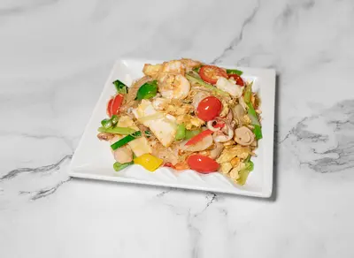 Stir-fried Glass Noodle with Seafood