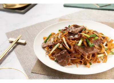 Stir-fried Rice Noodles with Beef
