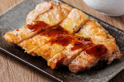 Pan-Fried Chicken Fillet with Honey and Black Pepper Sauce