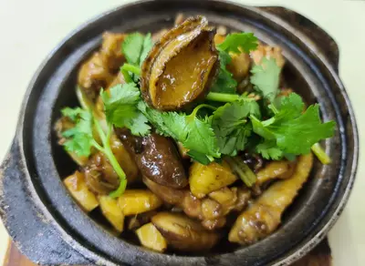 Fried Abalone and Chicken in Hotpot