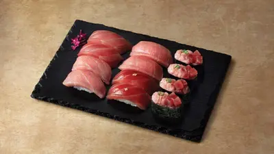 Tuna Sushi Platter (12 pcs.)